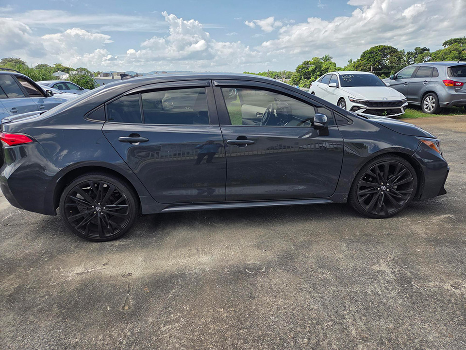Toyota-Corolla-LE-2024-2